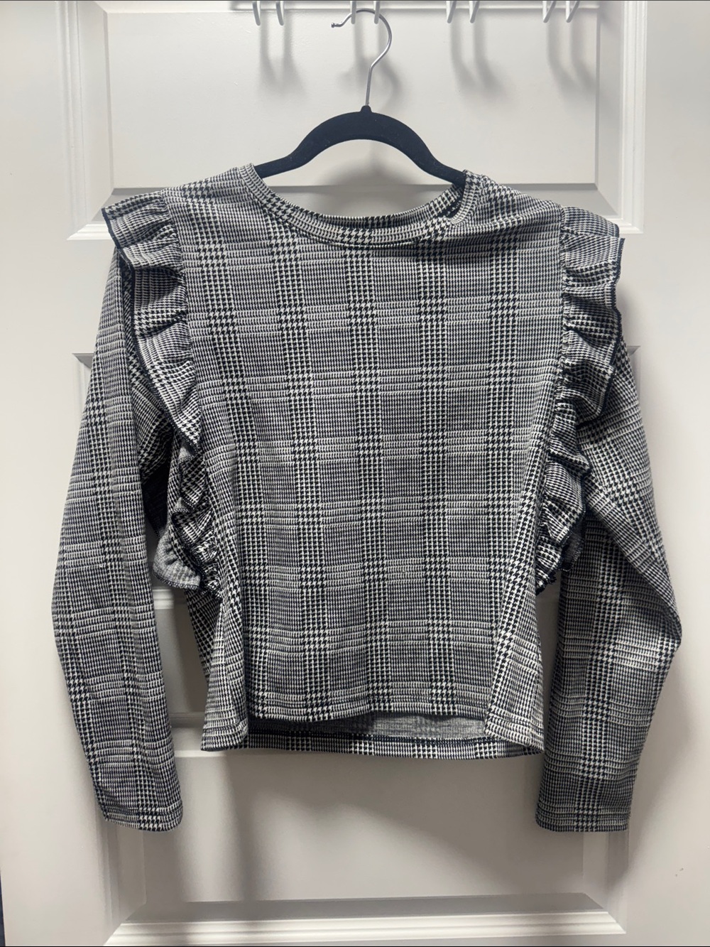 Suzy Shier Black & White Plaid Ruffle-Trim Sweatshirt Top